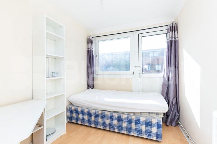 Arranged over 2 floors is this 4 bedroom with balcony and modern kitchen Twyford Street, Kings Cross